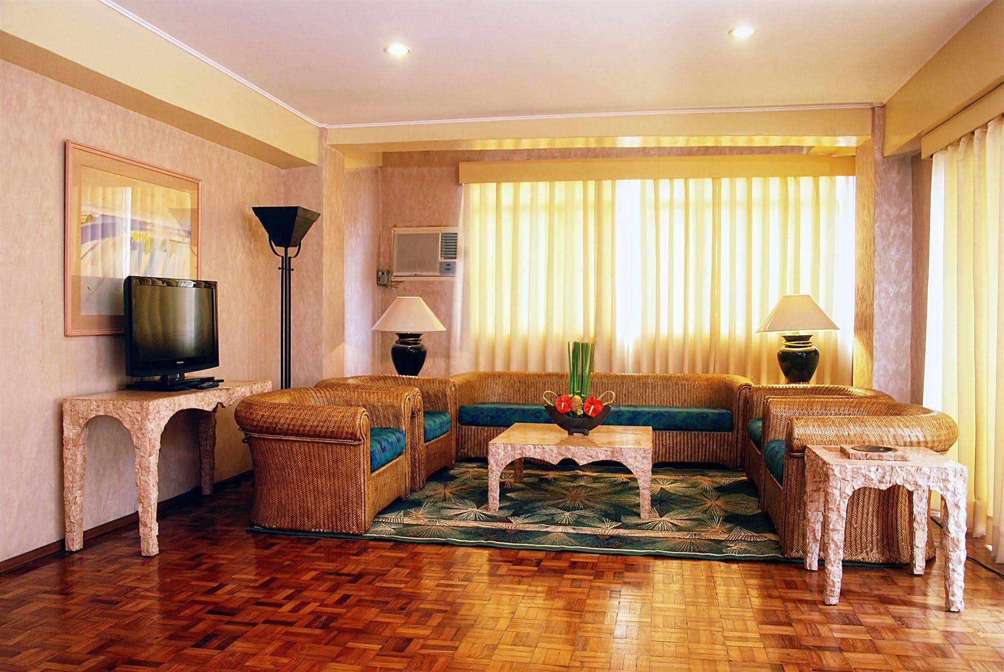 Cebu Grand Hotel Екстер'єр фото